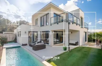 Contemporary pool Villa - Mont Saint-Loup