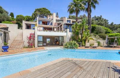 The tech two - designed villa with pool